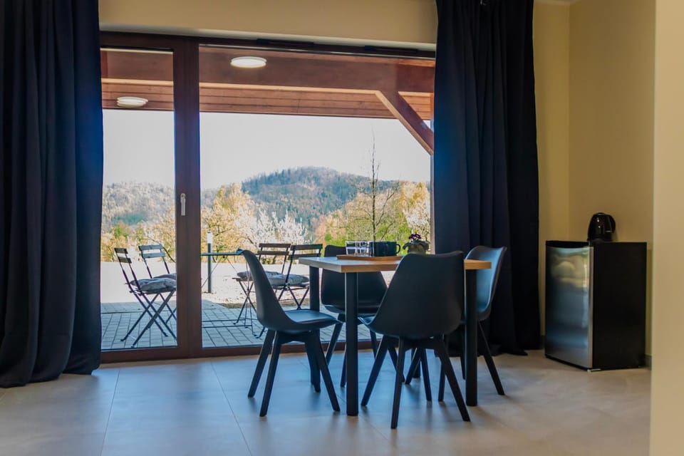 View (from property/room), Balcony/Terrace, Living room