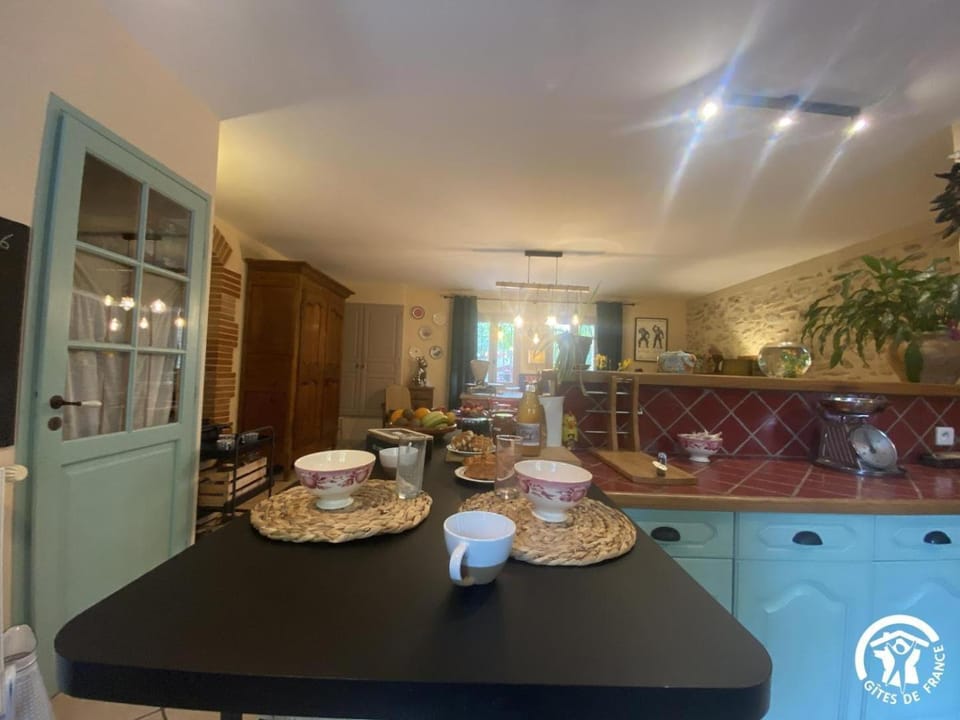 La chambre du mas Bed and Breakfast in Occitanie