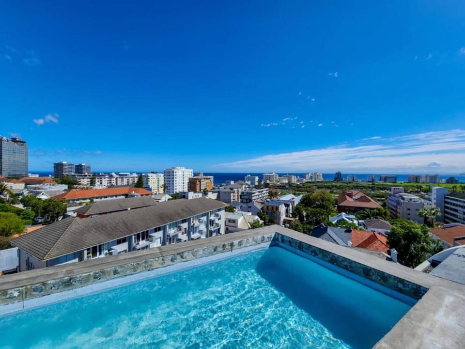 Secure 2Bed Green Point Retreat with Rooftop Pool & BBQ Apartment in Cape Town