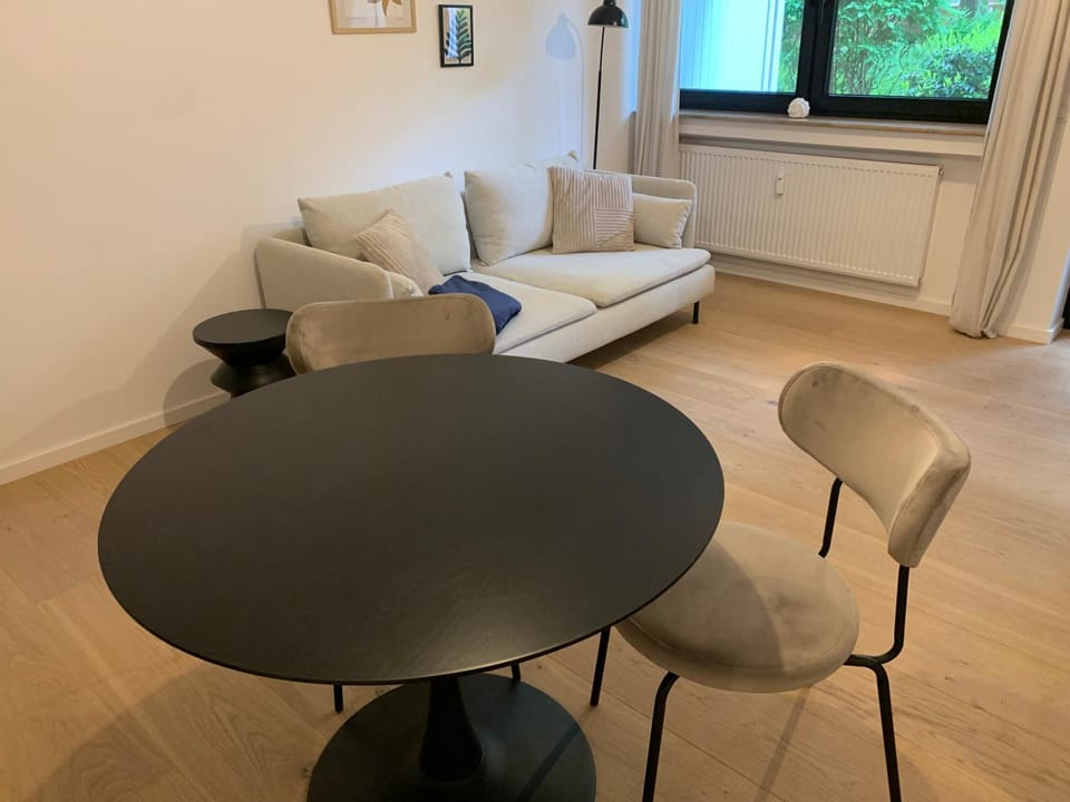 Seating area, Dining area