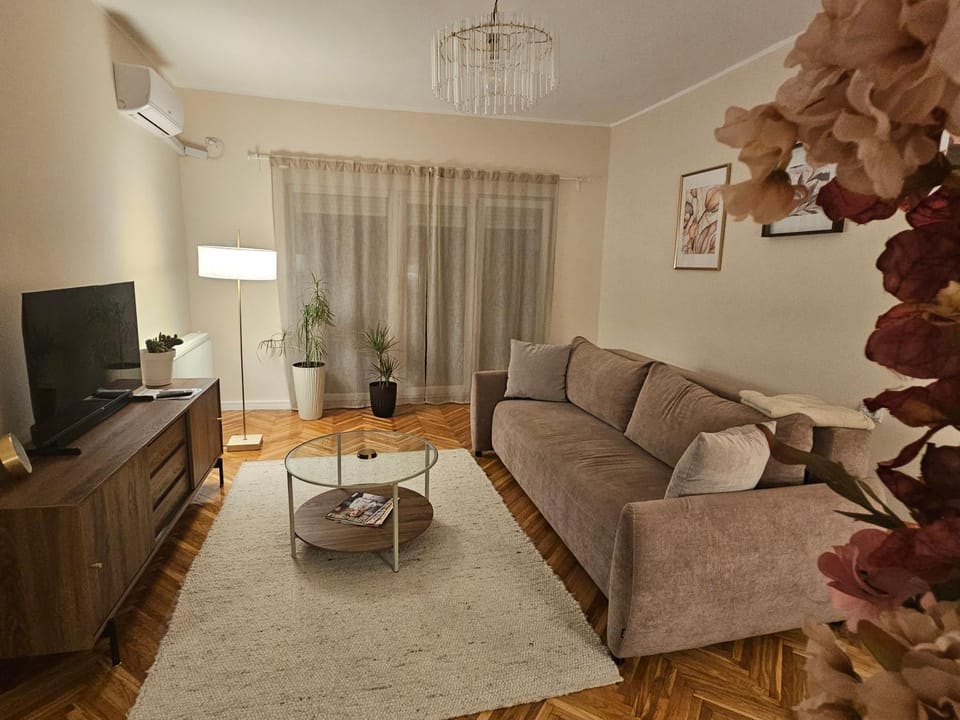 Living room, Photo of the whole room