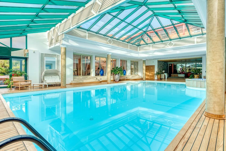 Hot Tub, Pool view, Swimming pool, sunbed