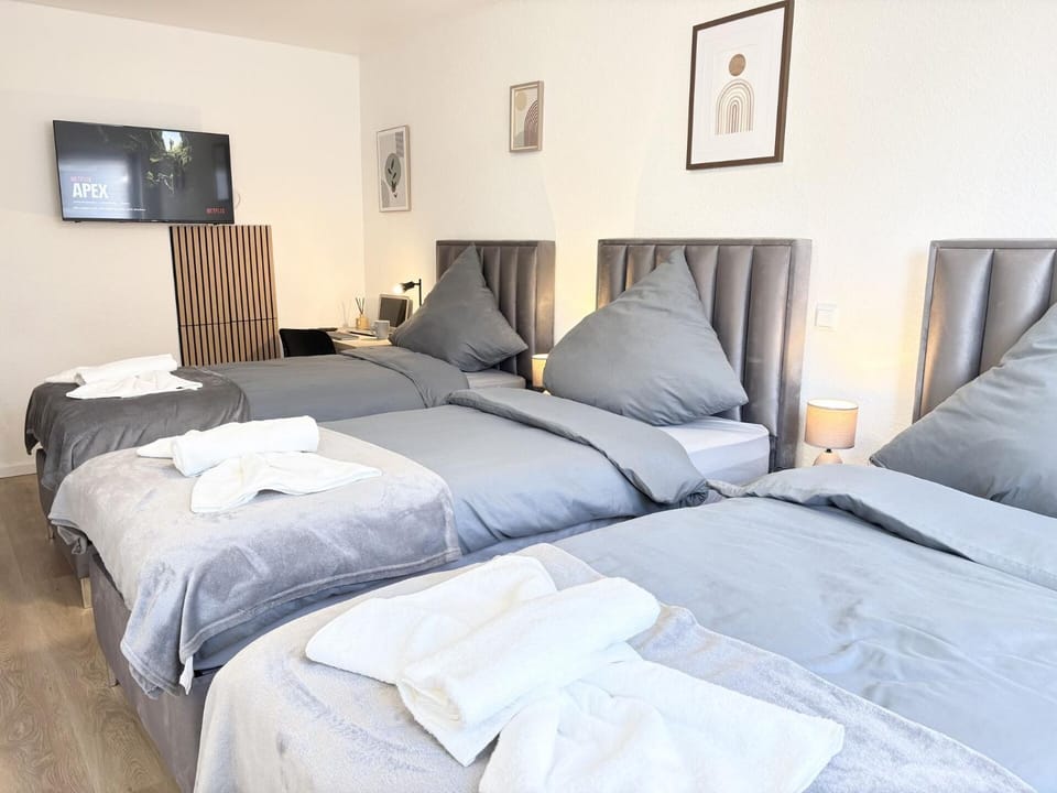 Bed, TV and multimedia, Bedroom, internet