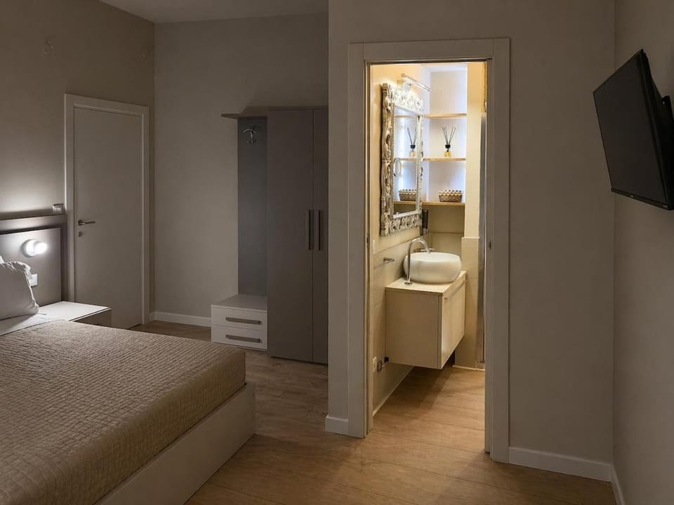 Bathroom, Bedroom