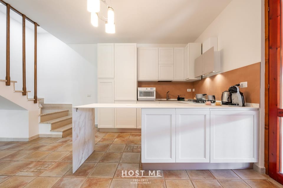 Coffee/tea facilities, Kitchen or kitchenette, dishwasher, stove