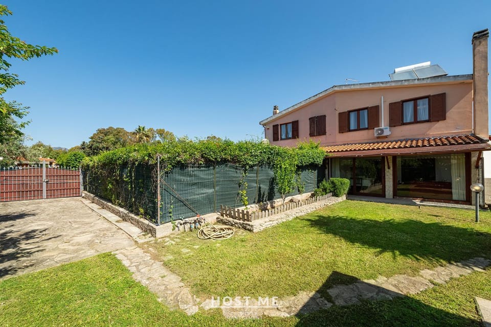 Property building, Natural landscape, Garden, Garden view