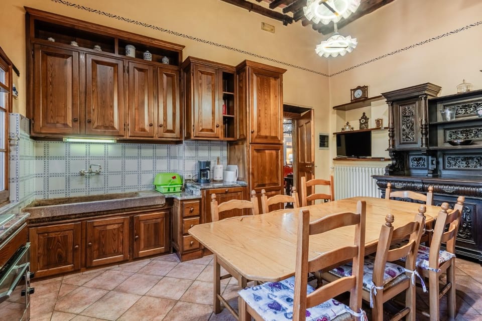Property building, Kitchen or kitchenette, Living room