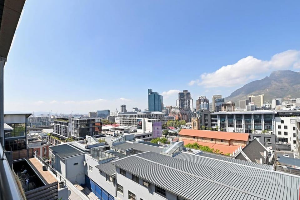 Two Bed Table Mountain Views Central Apartment in Cape Town