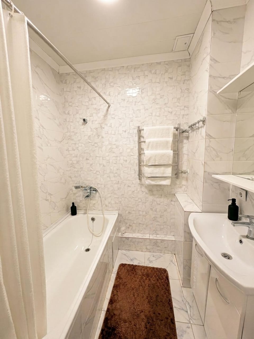 Bathroom, Bath, towels