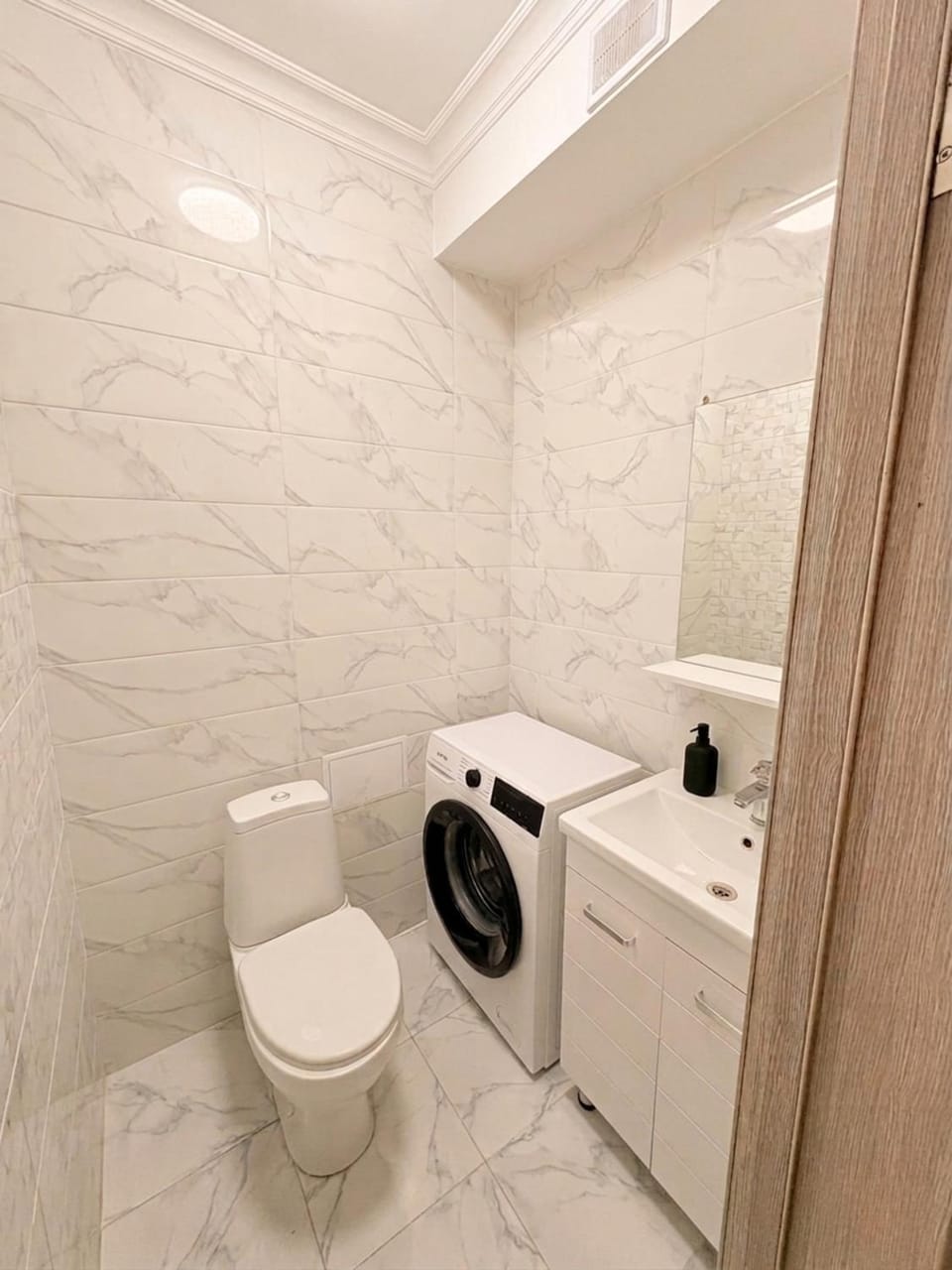 Toilet, Bathroom, washing machine