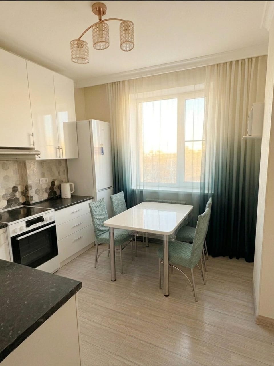 Kitchen or kitchenette, Dining area, oven, stove