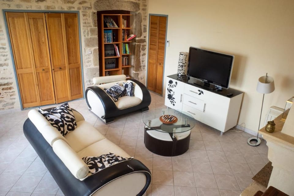 Communal lounge/ TV room, Living room