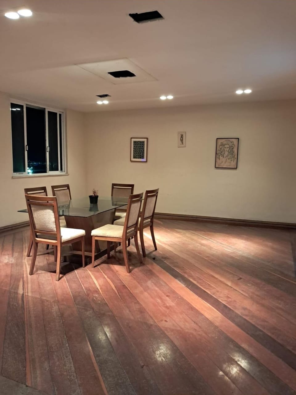 Five luxury rooms on the Atlantic Avenue Apartment in Rio de Janeiro
