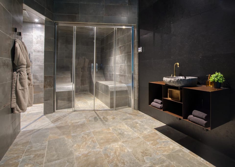 Shower, Steam room