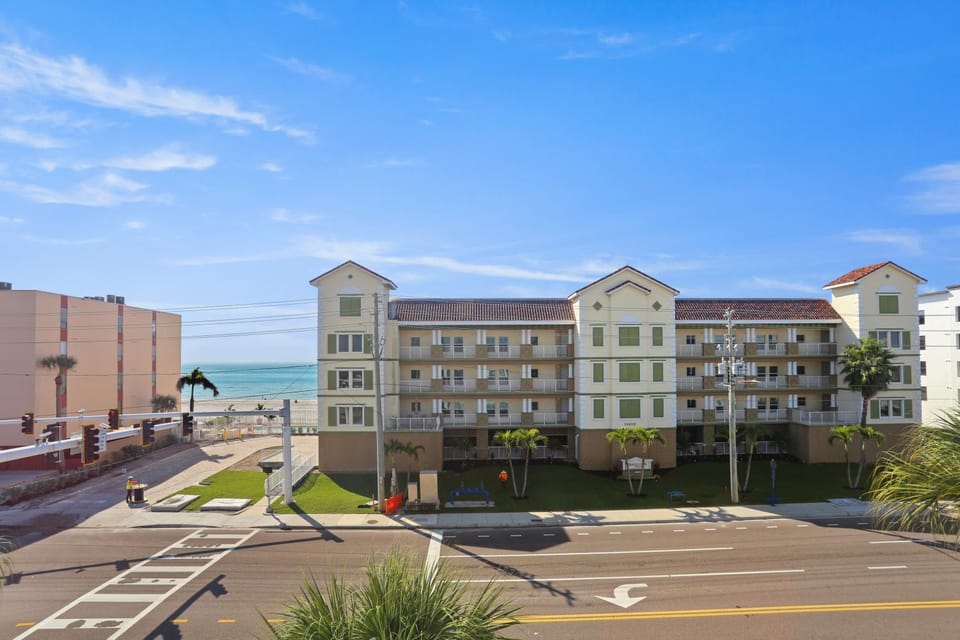 Madeira Place 402 Top Floor Gulf Views Heated Pool Apartment in Madeira Beach
