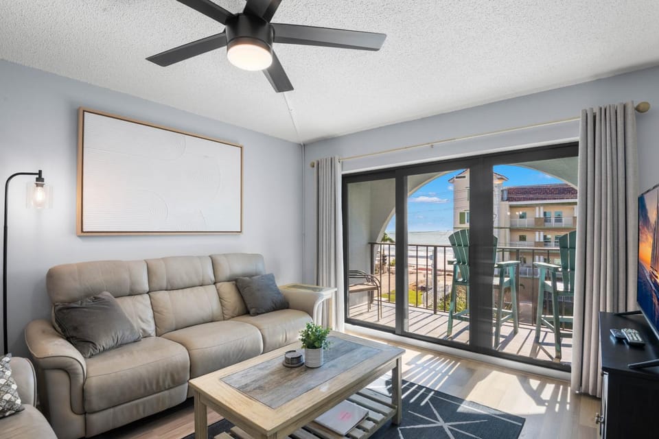 Madeira Place 402 Top Floor Gulf Views Heated Pool Apartment in Madeira Beach
