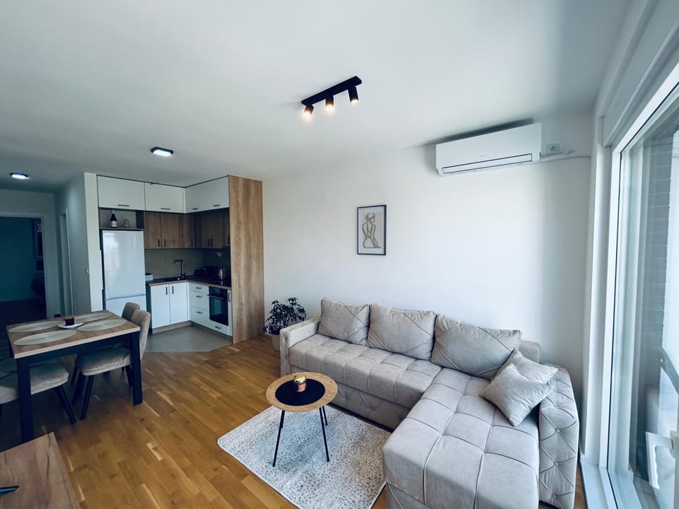 TV and multimedia, Kitchen or kitchenette, Living room, Seating area, Dining area, air conditioner