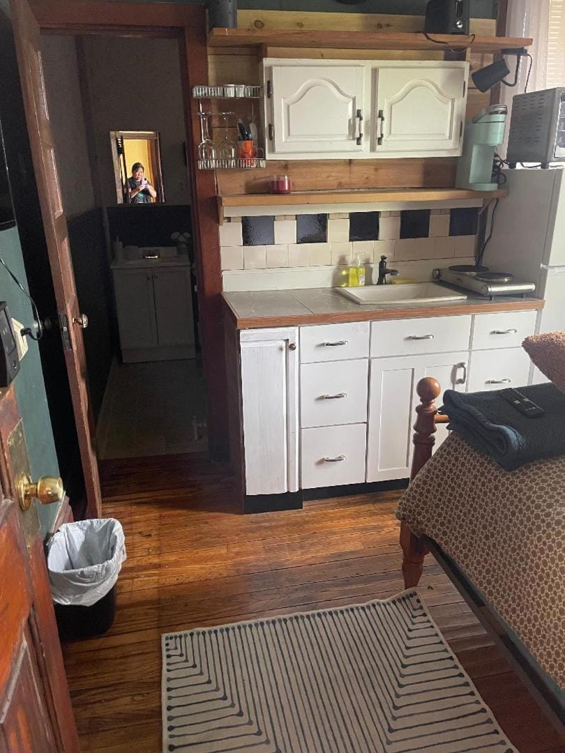 Quaint Hideaway Apartment in Des Moines