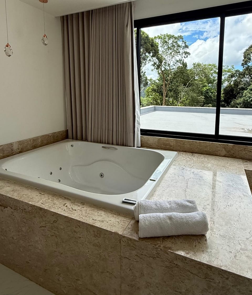 Hot Tub, View (from property/room), View (from property/room), Garden view, Bath