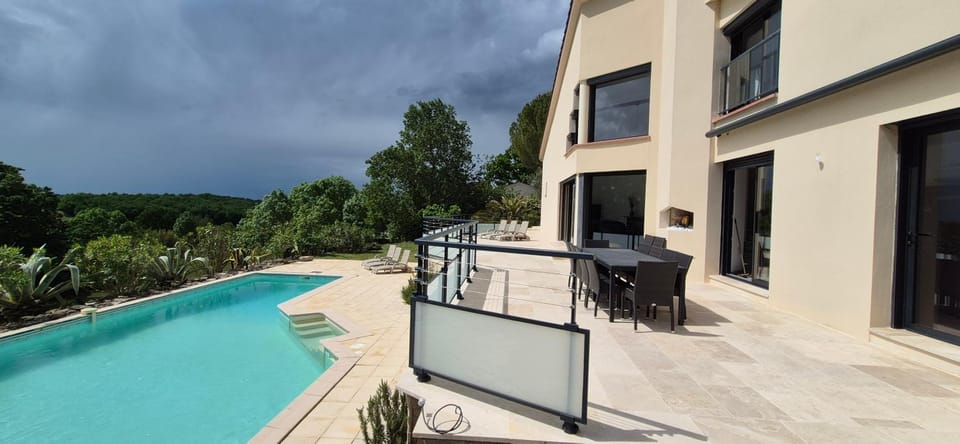 Havre de paix dans une villa d'architecte Villa in Occitanie