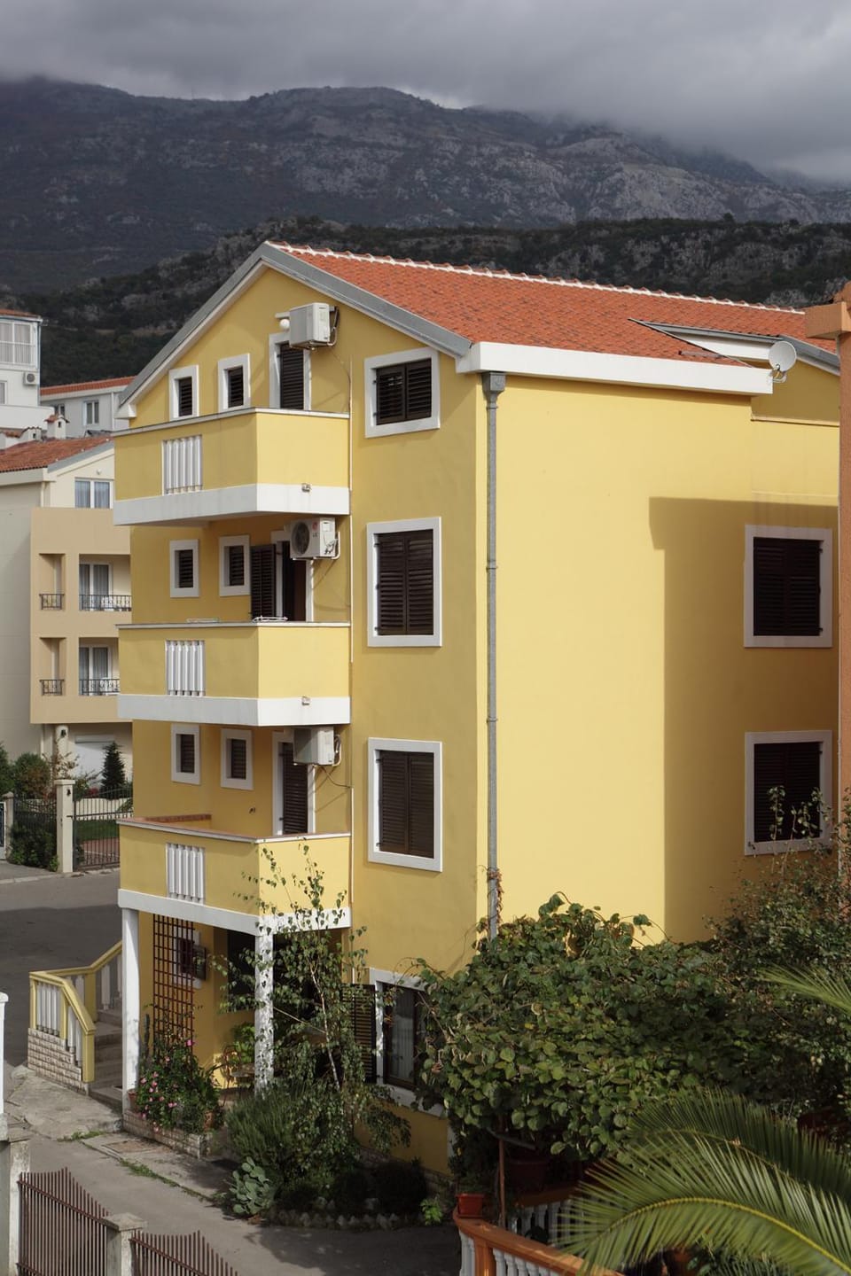 Gallery House Residence Apartment in Budva