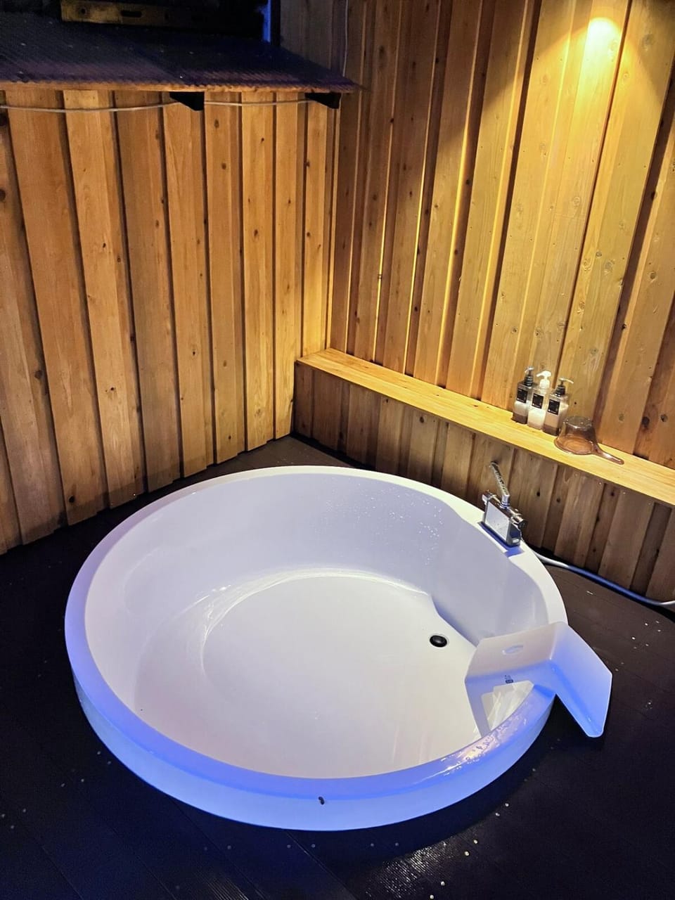 安里乃仲Traditional samurai residence with a family bath for rent Hideaway Villa with open-air bath, wood deck terrace, AI massage chair Villa in Fukuoka Prefecture