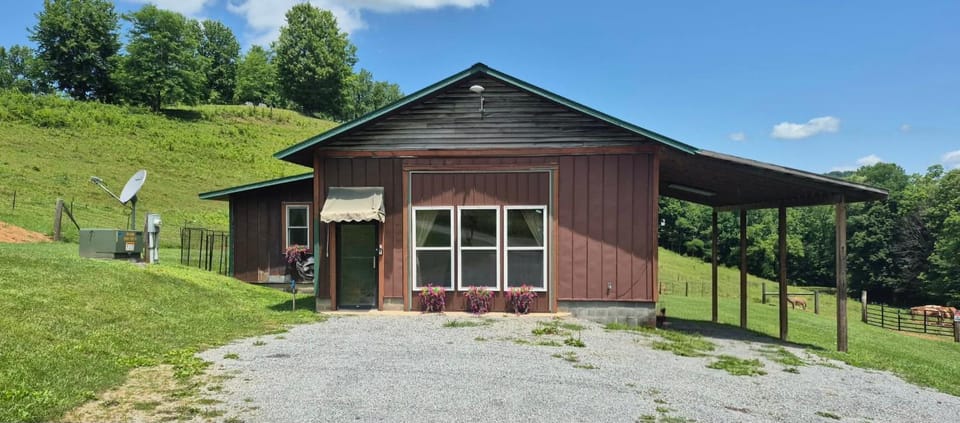 Relax Inn Creekside House in Tennessee