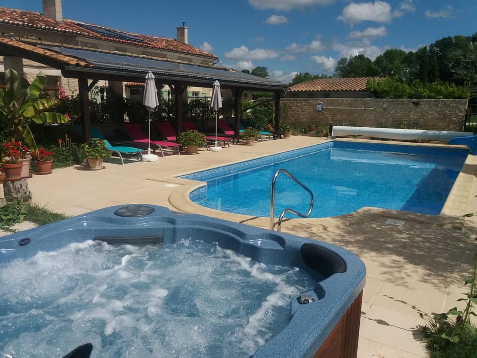 Hot Tub, Swimming pool