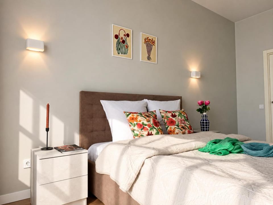 Bed, TV and multimedia, Bedroom, furniture, furniture, wardrobe