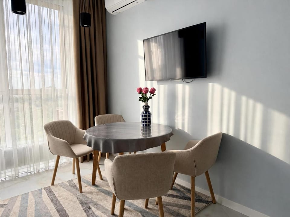 TV and multimedia, Dining area, Family, furniture, VIP, air conditioner