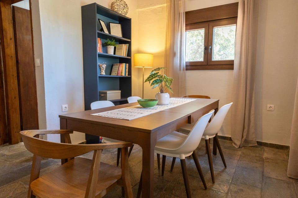 Library, Dining area