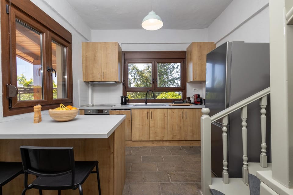Garden view, dishwasher, washing machine, kitchen