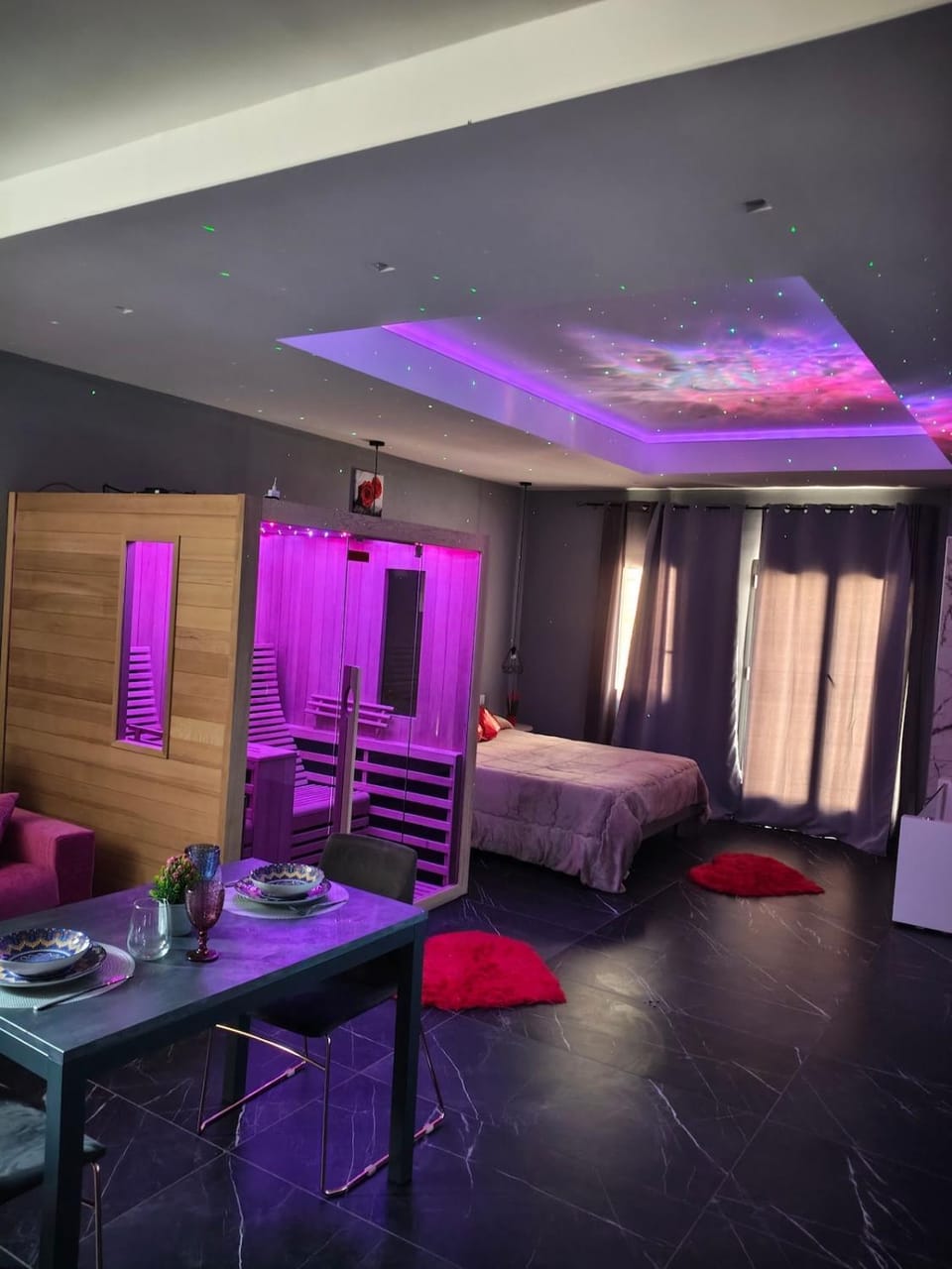 Bed, Sauna, Lounge or bar
