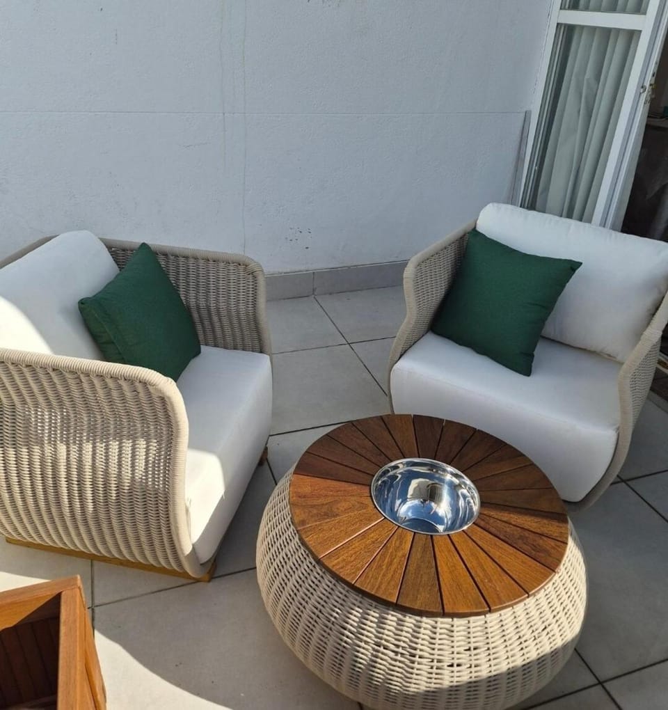Penthouse Steps from the Beach with Ocean & Cristo Views Apartment in Rio de Janeiro