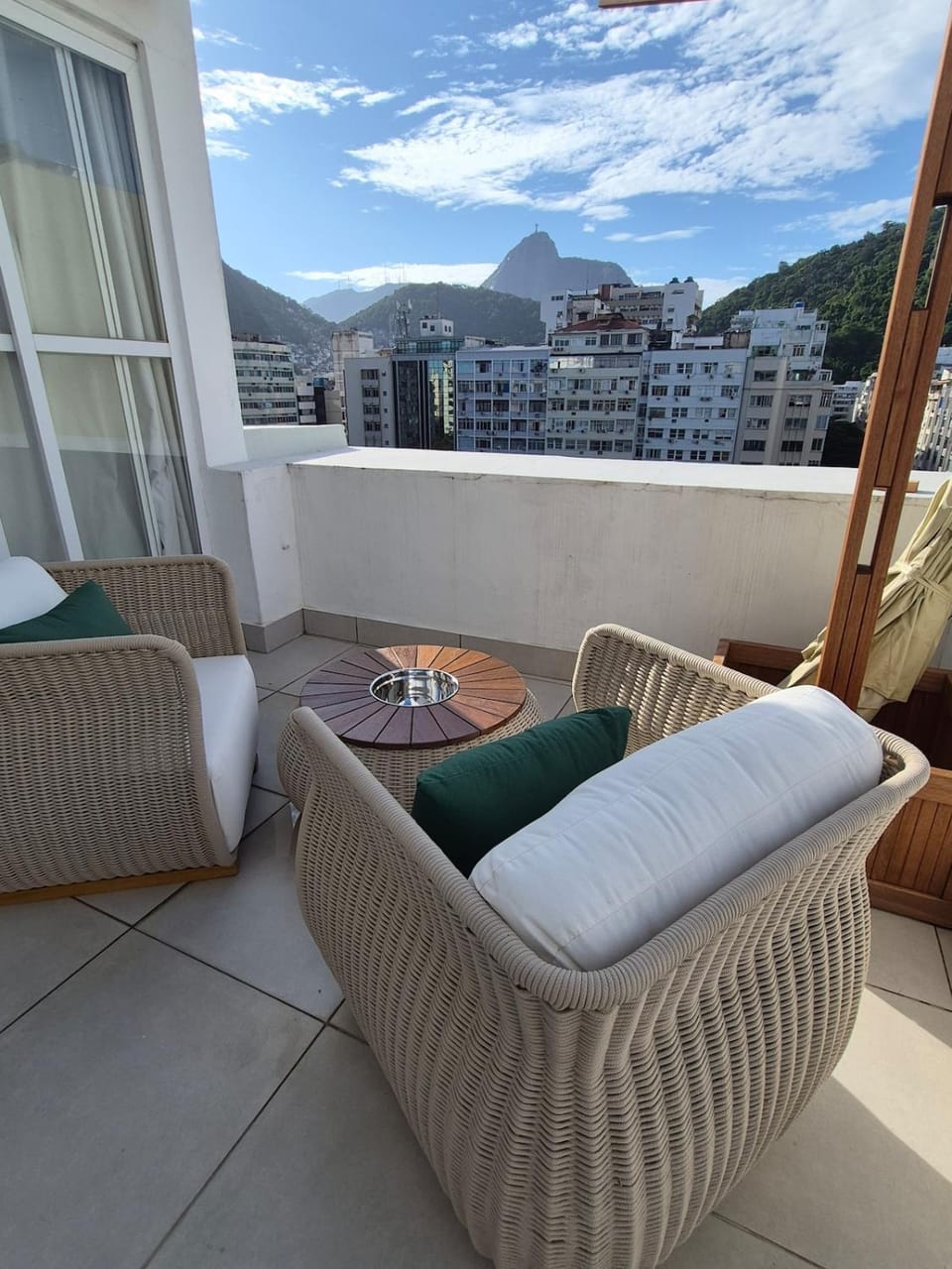 Penthouse Steps from the Beach with Ocean & Cristo Views Apartment in Rio de Janeiro