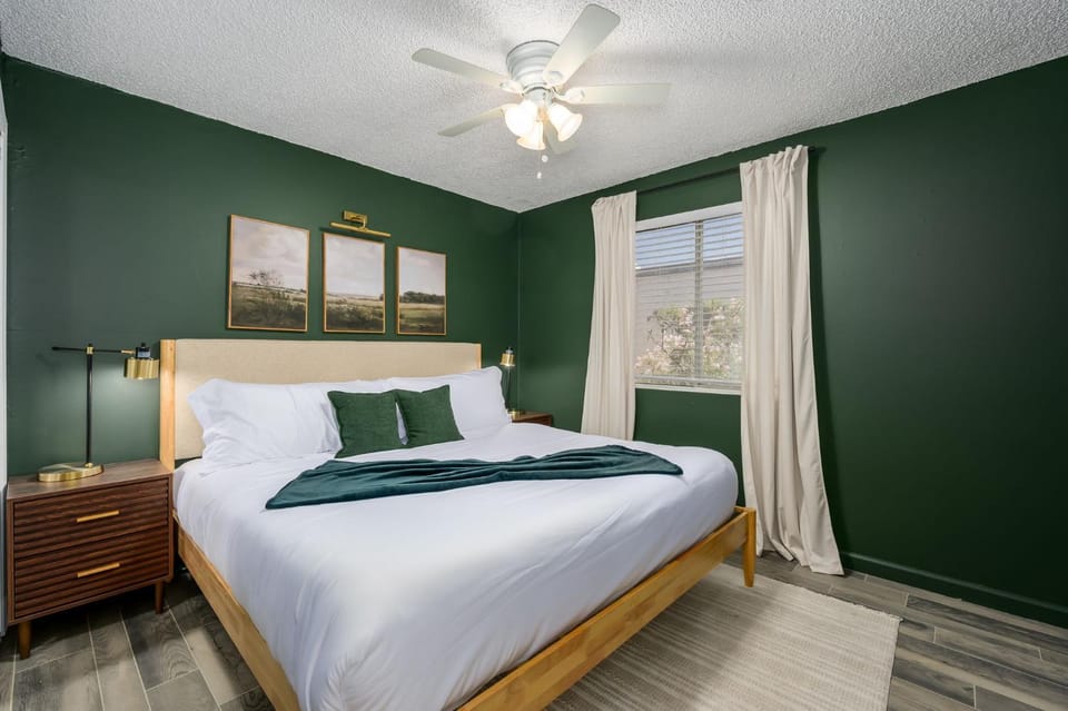 Swimming Pool King Bed 2 Min to ASU Apartment in Tempe