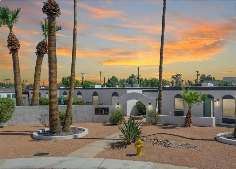Swimming Pool King Bed 2 Min to ASU Apartment in Tempe