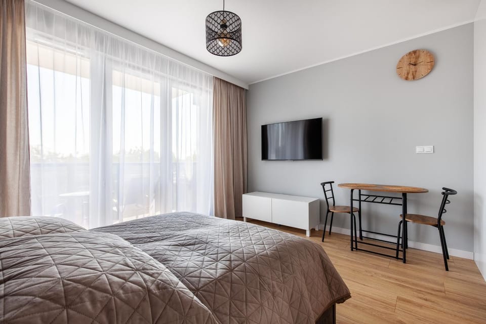 Bed, Photo of the whole room, Seating area, Bedroom
