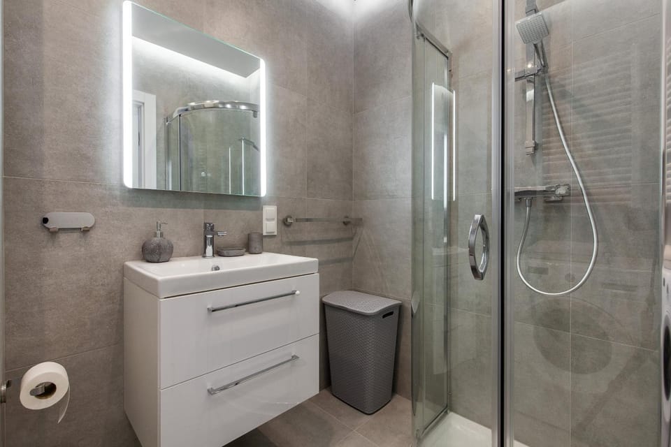 Shower, hair dryier, towels, laundry, washing machine