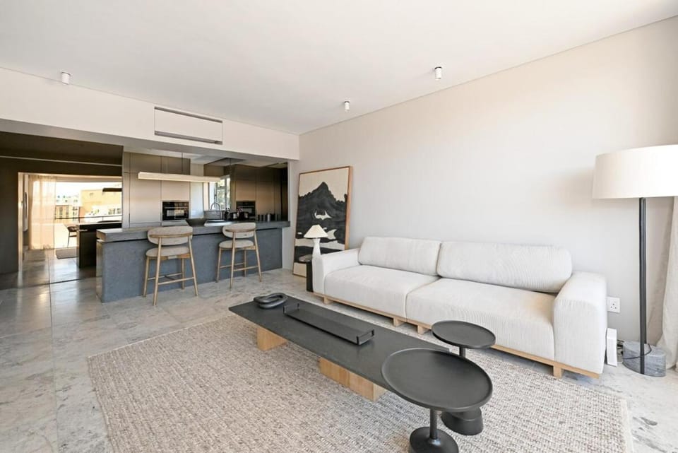 Sea Point Living with Rooftop Pool Apartment in Sea Point