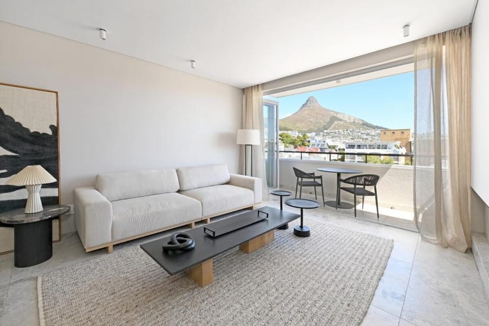 Sea Point Living with Rooftop Pool Apartment in Sea Point