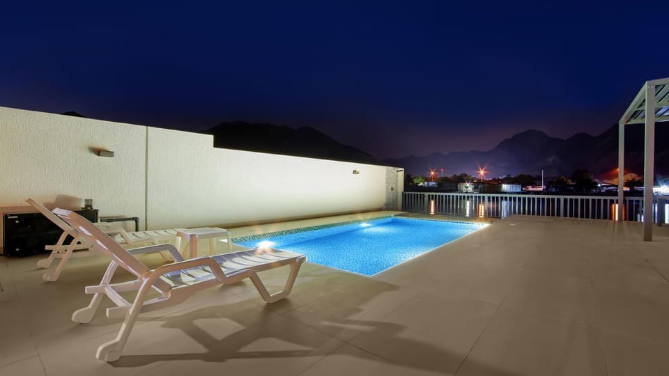 Property building, Swimming pool