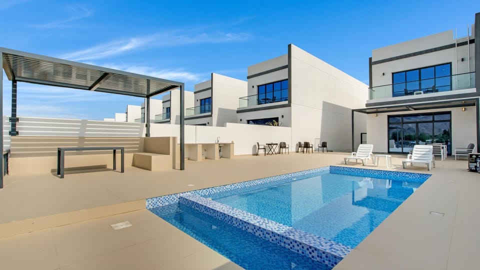Property building, Swimming pool
