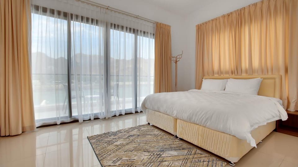 Bed, Bedroom, Mountain view, Pool view