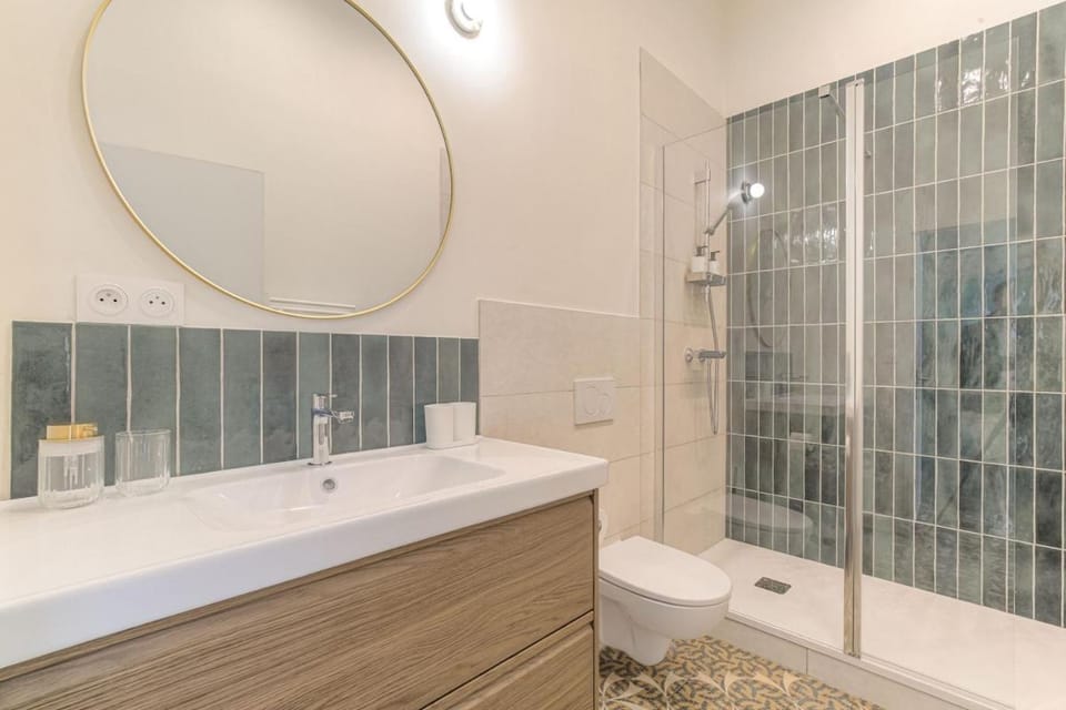 Shower, Bathroom, towels