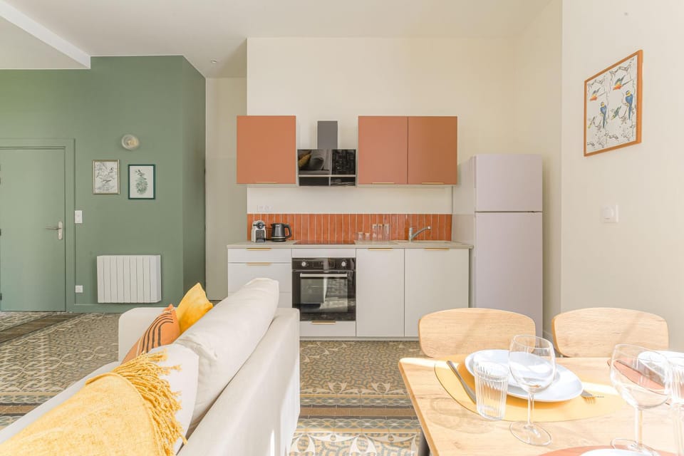 Seating area, Dining area, kitchen