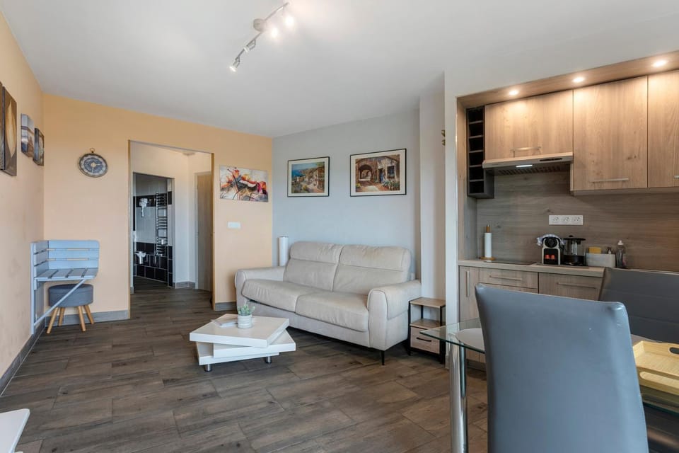 Le Beauséjour, Studio With Pool Apartment in Mougins