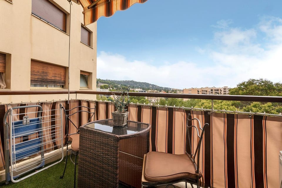Le Beauséjour, Studio With Pool Apartment in Mougins