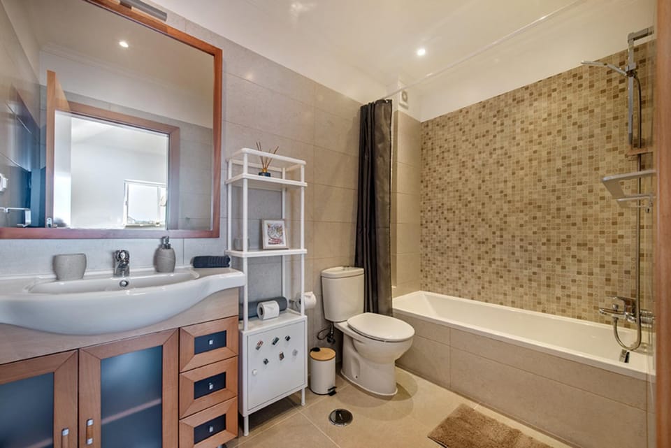 Shower, Toilet, Bathroom, Bath, towels