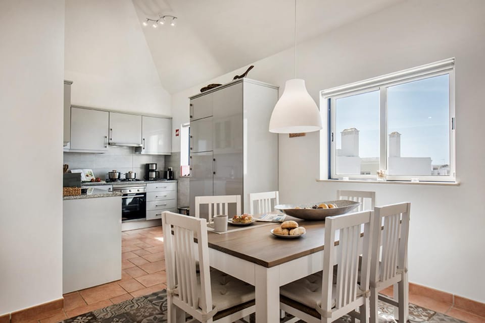 Kitchen or kitchenette, Dining area, dishwasher, oven, stove, toaster
